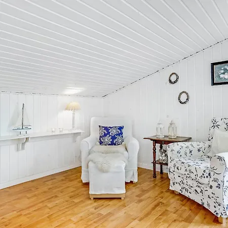 Дом отдыха Lovely In With Wifi